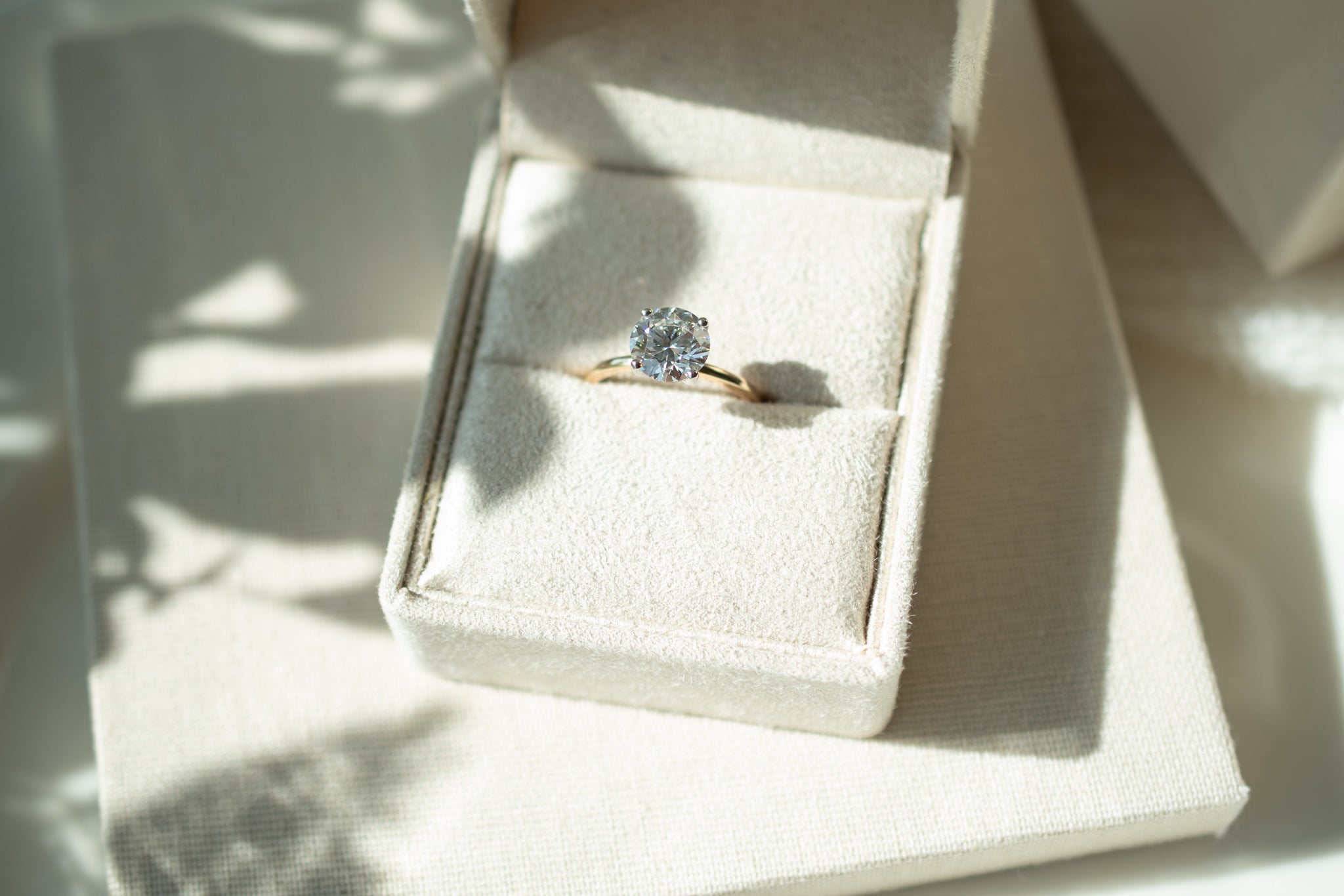 Round solitaire engagement ring - 18-karat yellow gold with platinum prongs