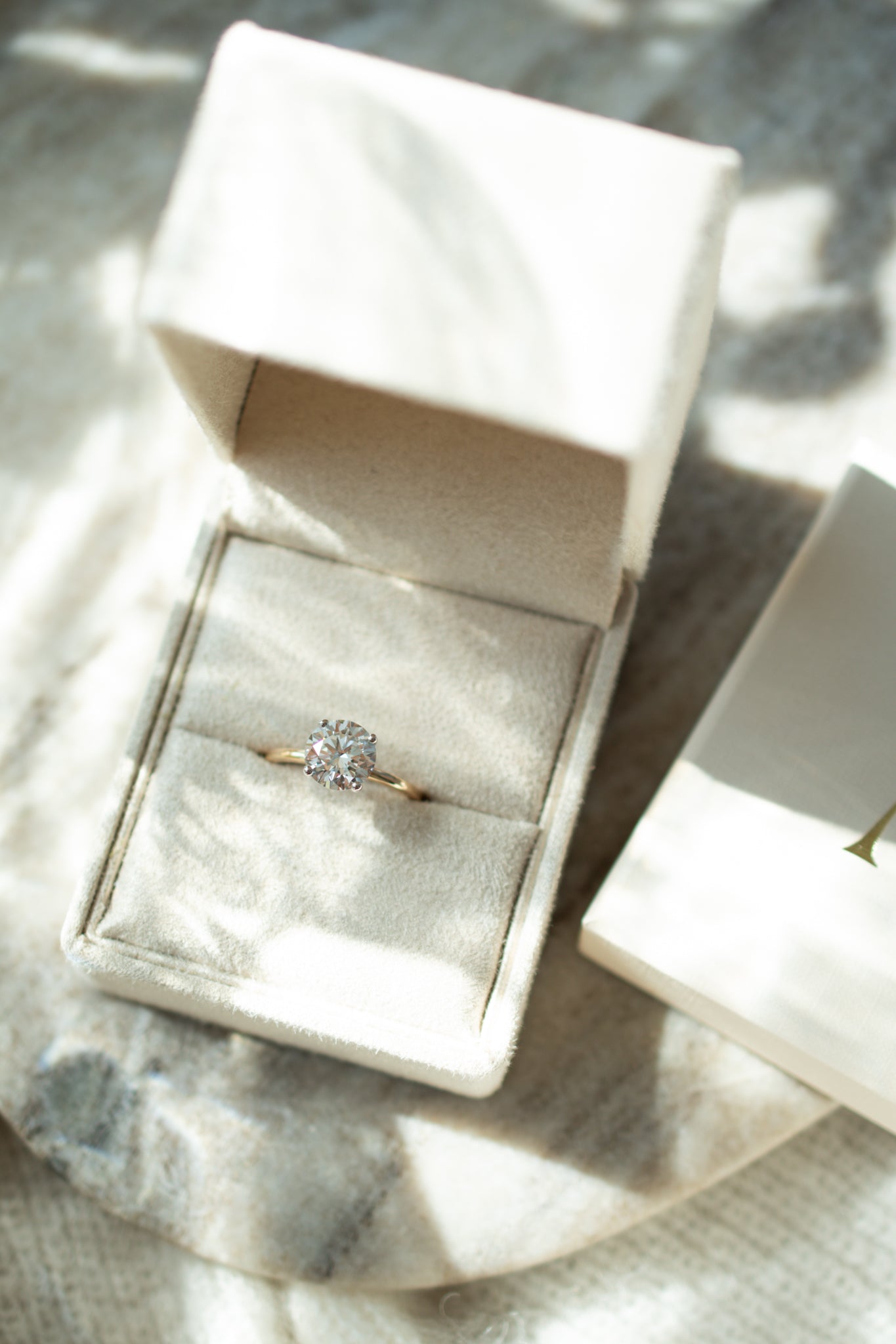 Round solitaire engagement ring - 18-karat yellow gold with platinum prongs